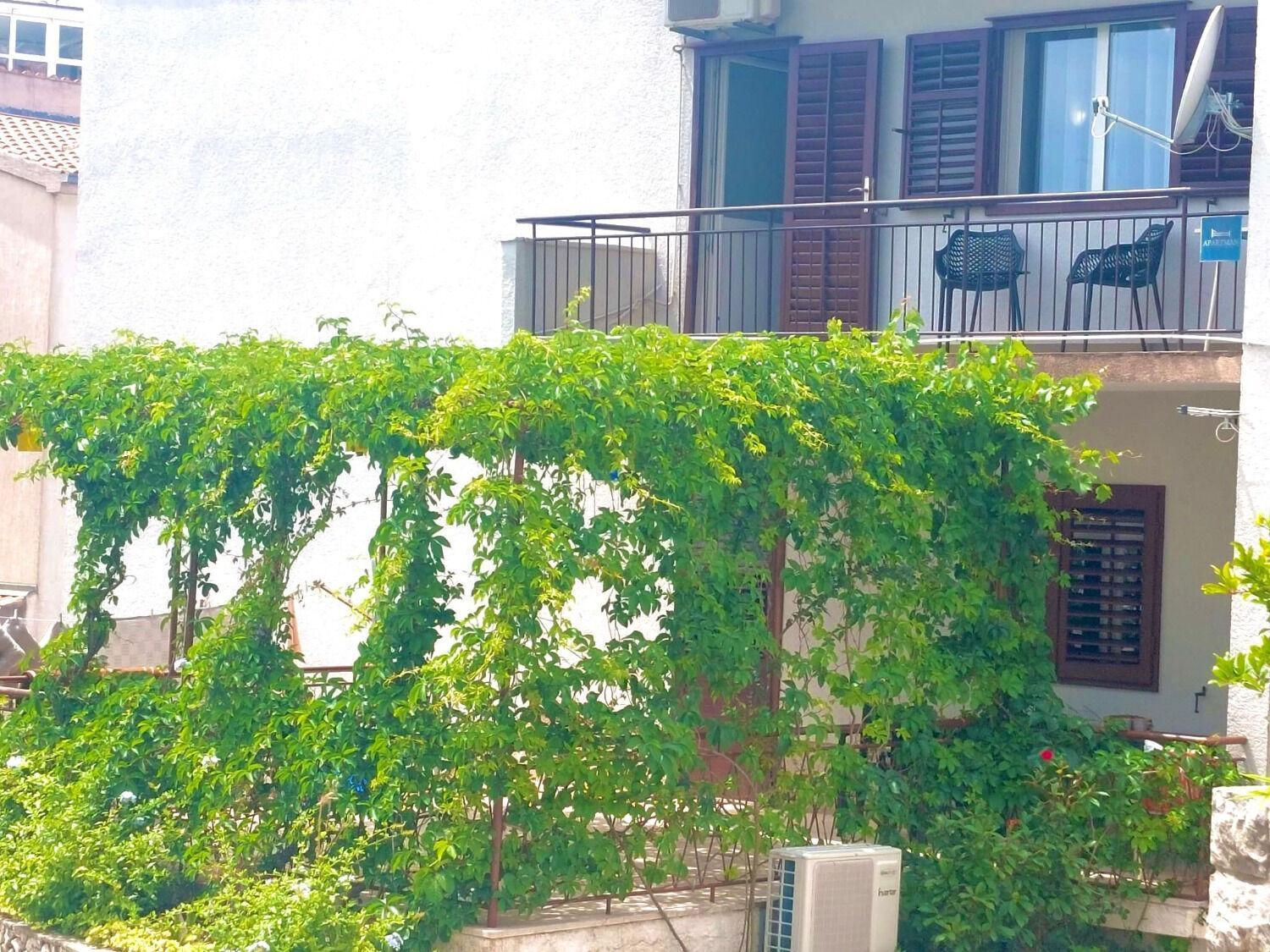 Apartment Fila - Large & Close To The Beach Makarska Exterior photo